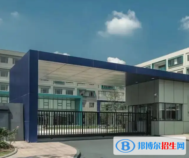 廣州加拿大國際學(xué)校(CIS)初中部2023年報(bào)名時間2