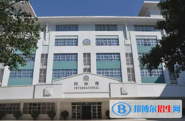廣州美國人國際學(xué)校初中部2023年課程體系