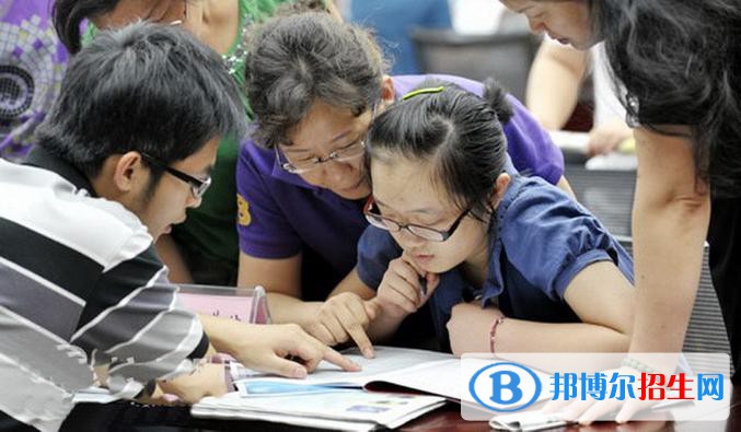 成都2023年中專鐵路學(xué)?？梢钥即髮? width=