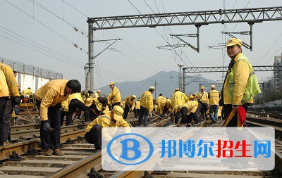 成都2023年初中生讀什么鐵路學校好