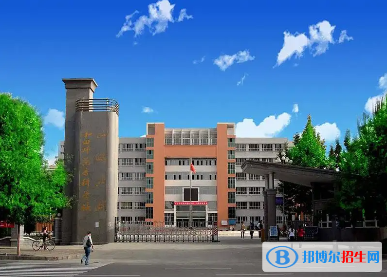 2023新疆文科305分左右能上什么好大學(xué)（本省大學(xué)+外省大學(xué)）
