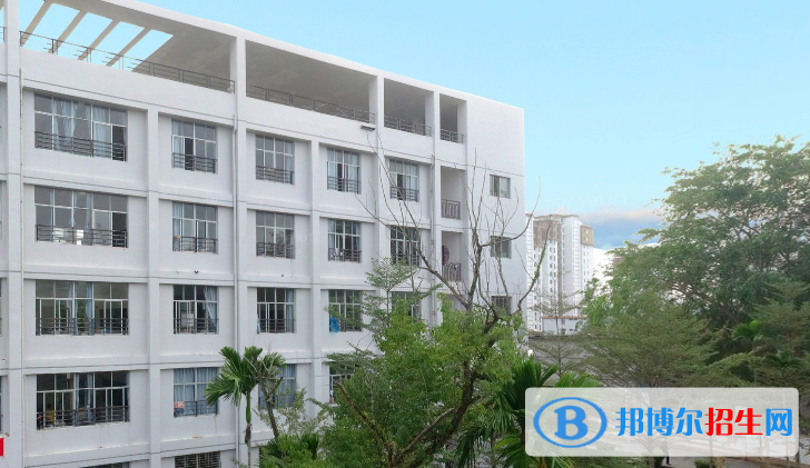 屯昌中學(xué)2023年報(bào)名條件、招生要求、招生對象 