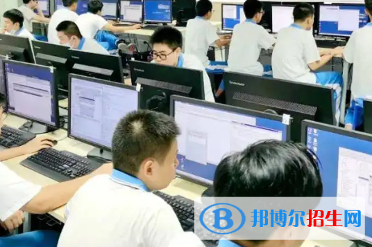 廣西計算機2023年計算機學(xué)校有男生嗎
