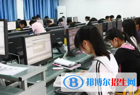 廣西2023年女生讀什么計(jì)算機(jī)學(xué)校好