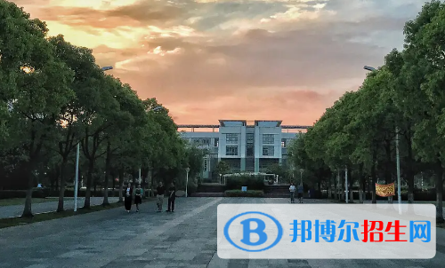 上海工會管理職業(yè)學院是大專還是中專(上海工會管理職業(yè)學院)