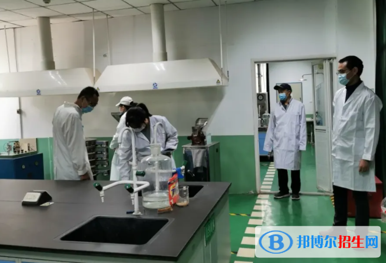 大學(xué)化學(xué)生物學(xué)專業(yè)可以從事哪些工作？