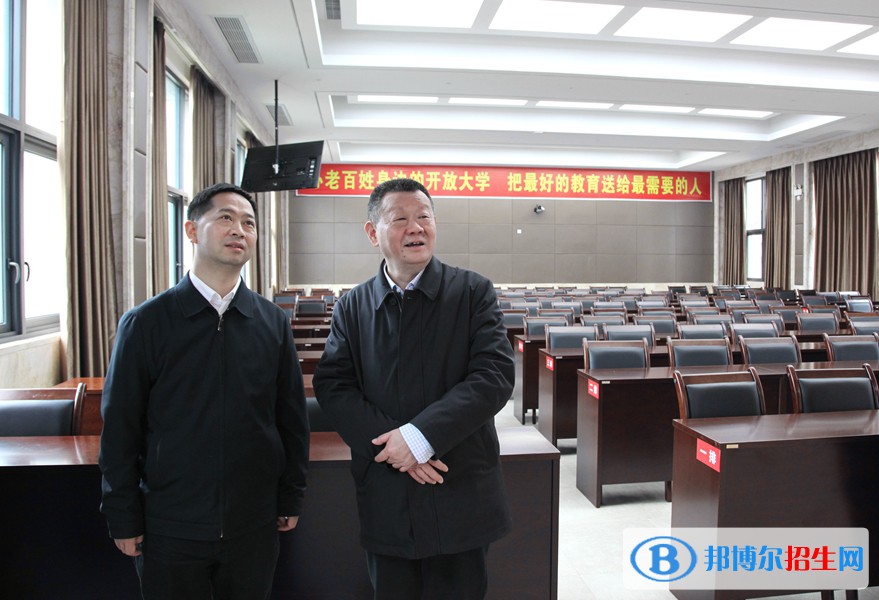 四川開放大學(xué)黨委副書記、紀(jì)委書記田仁來到我?？疾煺{(diào)研