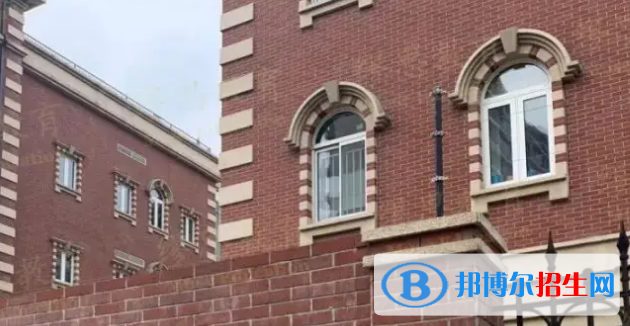 上?；蒽`頓國際學(xué)校2023年學(xué)費標(biāo)準(zhǔn)2