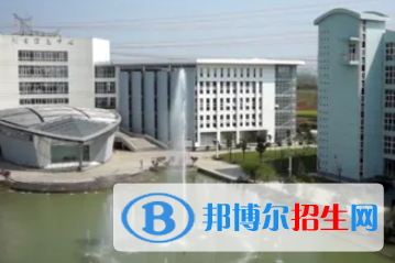 安徽財(cái)貿(mào)職業(yè)學(xué)院是大專(zhuān)還是中專(zhuān)（安徽財(cái)貿(mào)職業(yè)學(xué)院）