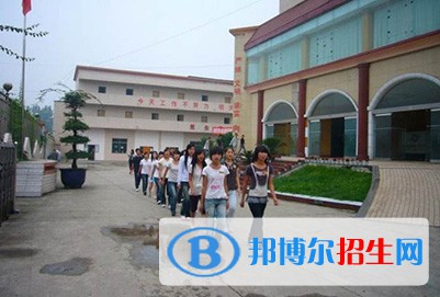 四川2023年讀計算機學校好還是高中好