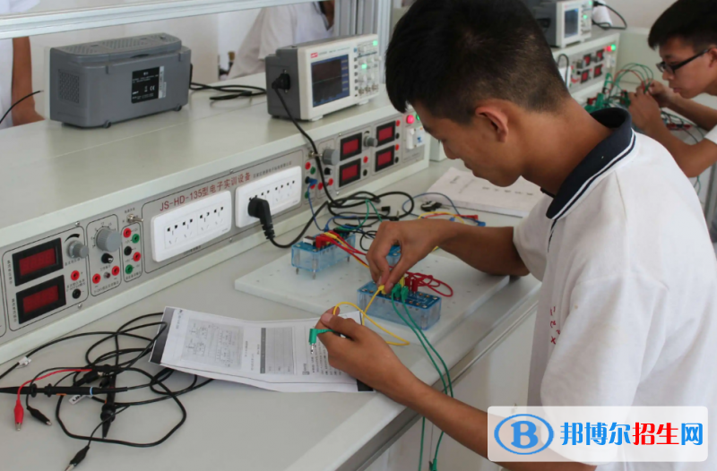 陜西2023年男生讀中專學(xué)校學(xué)什么專業(yè)好