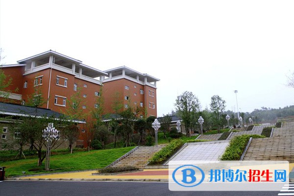 四川中醫(yī)藥高等專科學(xué)校單招2023年學(xué)費(fèi)是多少