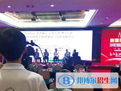 網(wǎng)絡(luò)直播與運(yùn)營(yíng)專業(yè)好嗎?(網(wǎng)絡(luò)直播與運(yùn)營(yíng)專業(yè))