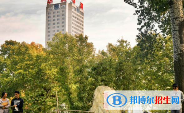 西安建筑科技大學(xué)華清學(xué)院是不是雙一流大學(xué)？