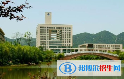 重慶師范大學(xué)是不是雙一流大學(xué)？