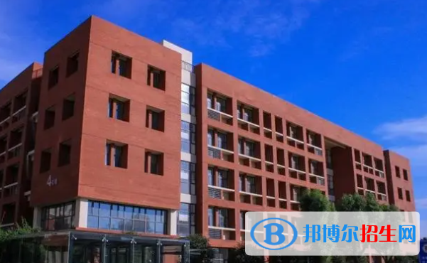 武漢紡織大學(xué)外經(jīng)貿(mào)學(xué)院是不是雙一流大學(xué)？