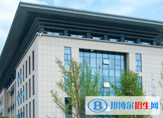 湖北恩施學(xué)院是不是雙一流大學(xué)？
