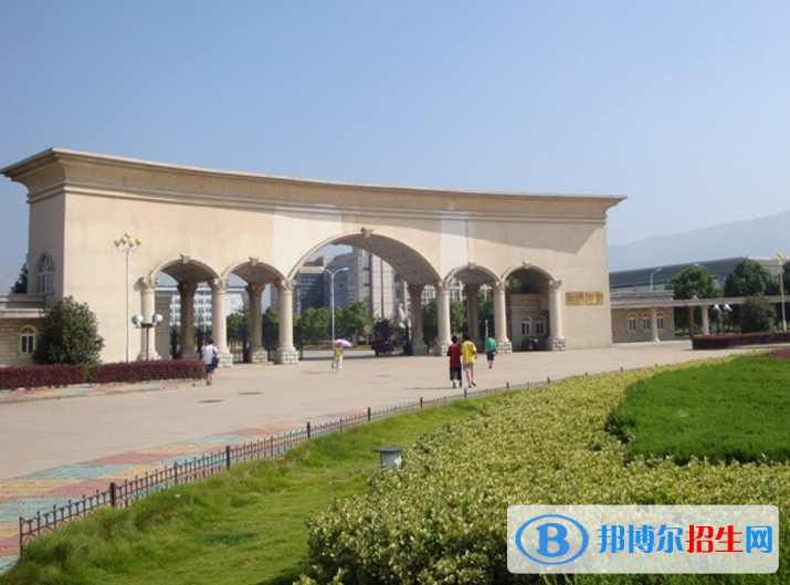 安慶師范大學(xué)是不是985大學(xué)？