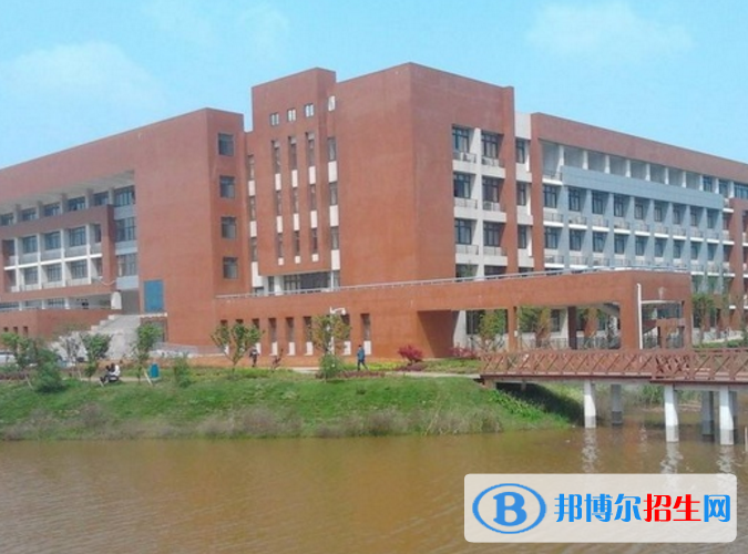 湖南工業(yè)大學(xué)科技學(xué)院是不是985大學(xué)？