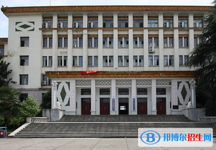 南華大學(xué)船山學(xué)院是不是985大學(xué)？