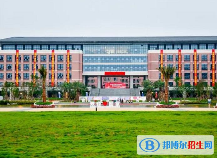 南寧理工學(xué)院是不是985大學(xué)？