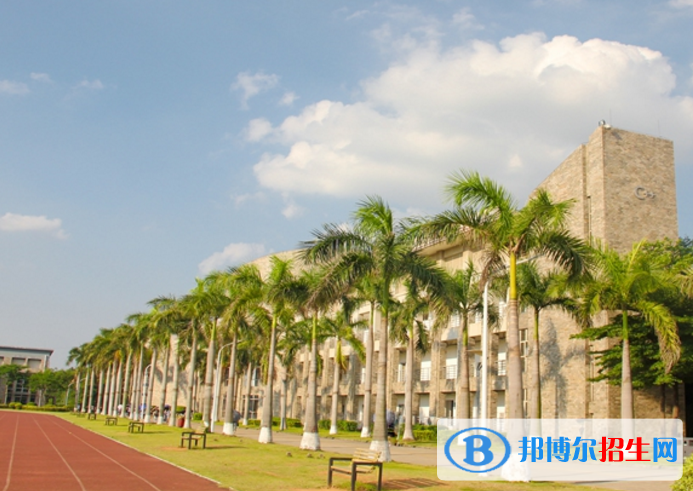 廣東東軟學(xué)院是不是985大學(xué)？