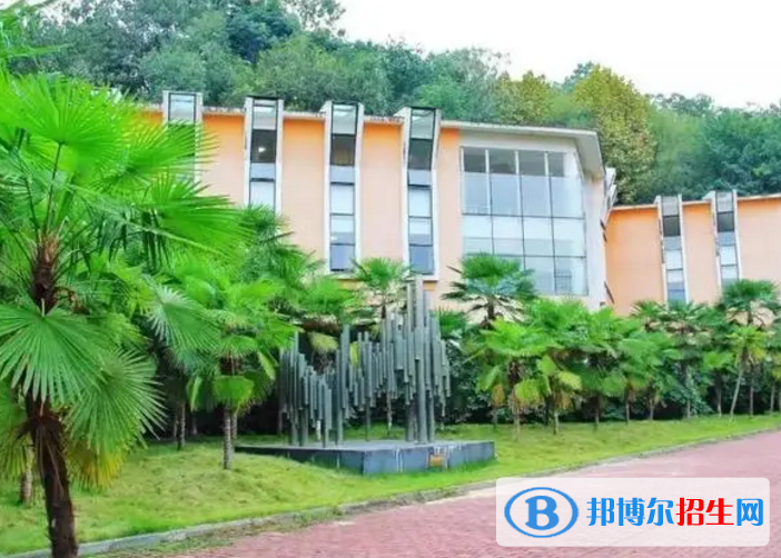 長沙學(xué)院是不是985大學(xué)？