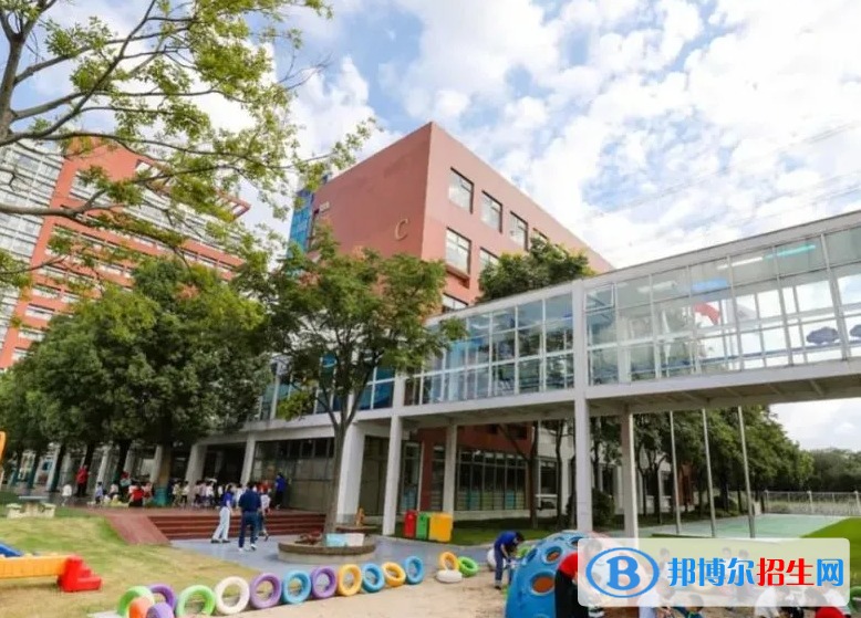 上海萬(wàn)科雙語(yǔ)學(xué)校初中部怎么樣
