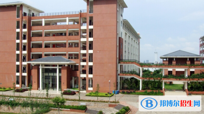 廣西民族大學(xué)相思湖學(xué)院是不是雙一流大學(xué)？