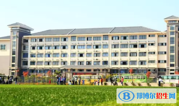 廣西職業(yè)師范學(xué)院是不是雙一流大學(xué)？