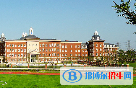 上?；蒽`頓國際學校初中部2023年報名時間2