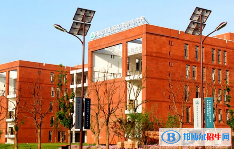 南京中醫(yī)藥大學(xué)翰林學(xué)院是不是雙一流大學(xué)？