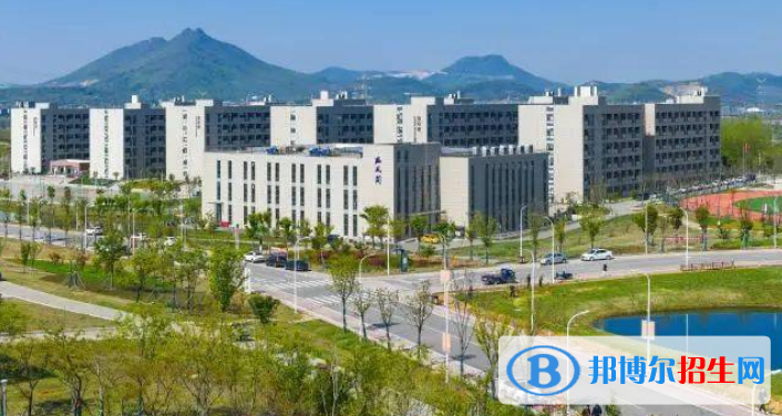 江蘇大學(xué)京江學(xué)院是不是雙一流大學(xué)？