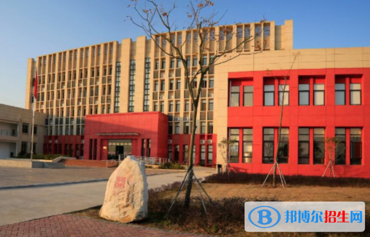江西財經(jīng)大學現(xiàn)代經(jīng)濟管理學院是幾本？是985和211嗎？