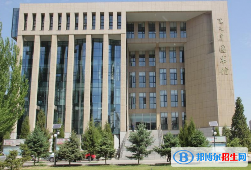 呼和浩特民族學(xué)院是幾本？是985和211嗎？