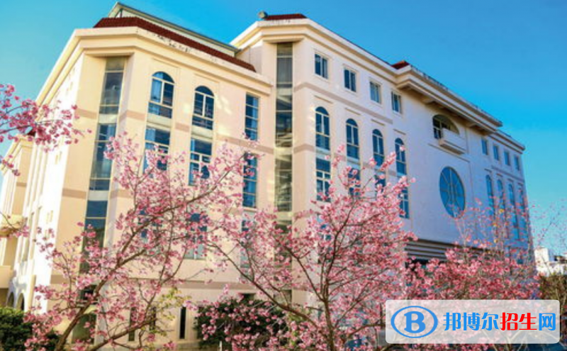 云南大學(xué)滇池學(xué)院是幾本？是985和211嗎？