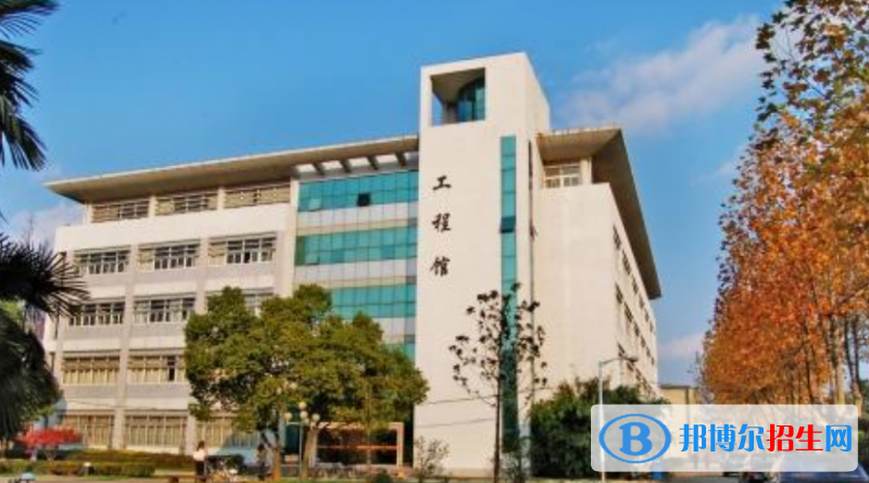揚州大學(xué)廣陵學(xué)院是幾本？是985和211嗎？