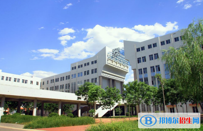 河北經(jīng)貿(mào)大學(xué)經(jīng)濟(jì)管理學(xué)院是幾本？是985和211嗎？