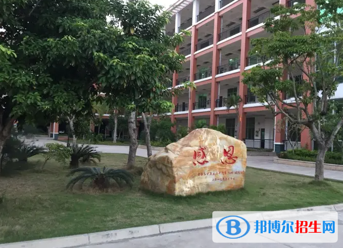 2023年?？谑协偵饺A僑中學(xué)學(xué)費(fèi)、收費(fèi)多少
