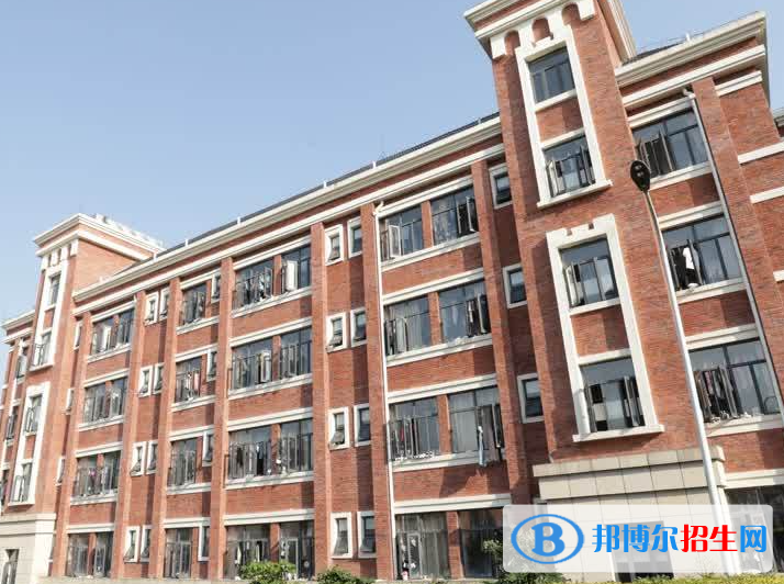 貴州工商職業(yè)學(xué)院中專地址在哪里，哪個(gè)地區(qū)，哪個(gè)城市?