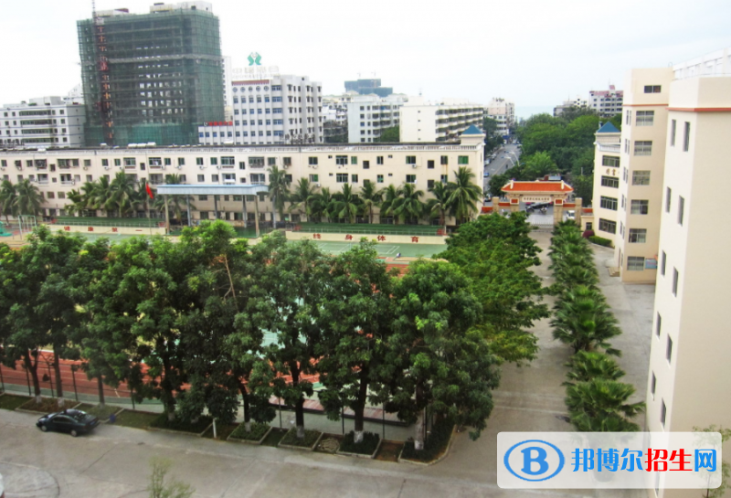 三亞市第二中學(xué)地址在哪里，哪個(gè)地區(qū)，哪個(gè)城市