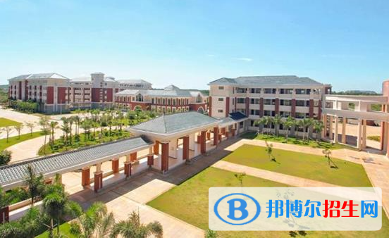 海南中學(xué)三亞學(xué)校地址在哪里，哪個(gè)地區(qū)，哪個(gè)城市