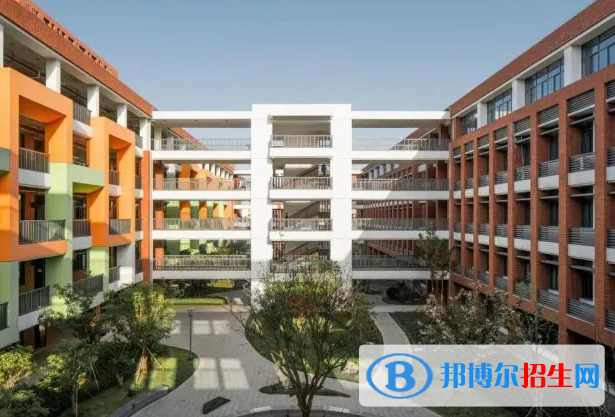三亞市田家炳高級中學(xué)地址在哪里，哪個(gè)地區(qū)，哪個(gè)城市