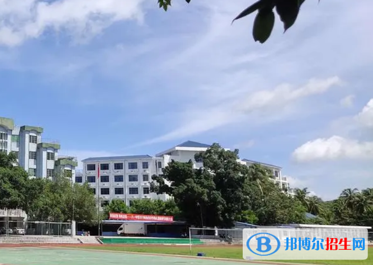三亞市榆林八一中學(xué)地址在哪里，哪個(gè)地區(qū)，哪個(gè)城市