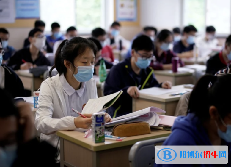 高考滿分作文：一切從實際出發(fā)（3篇）