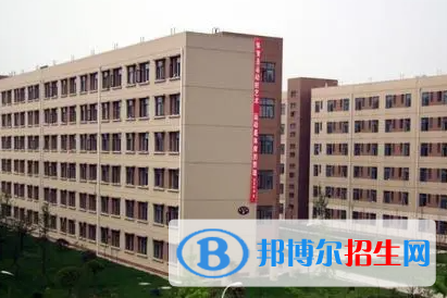 內(nèi)江市高級技工學(xué)校地址在哪里，哪個地區(qū)，哪個城市?