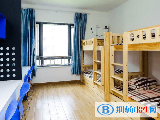 高考優(yōu)秀作文:以癡迷為話(huà)題（3篇）