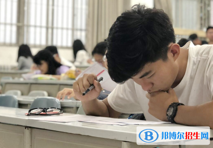 高考優(yōu)秀作文:獎勵自己（5篇）
