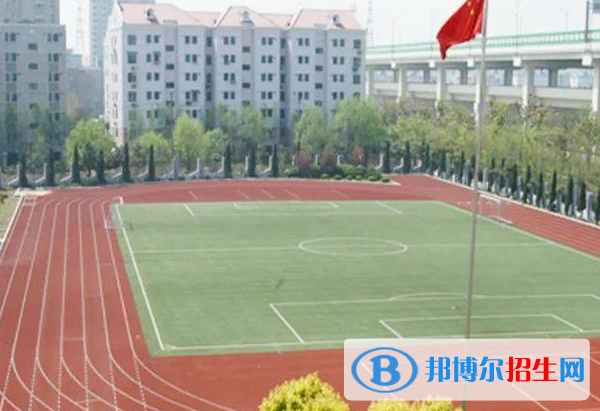 高考優(yōu)秀作文:以面對(duì)為話題（5篇）