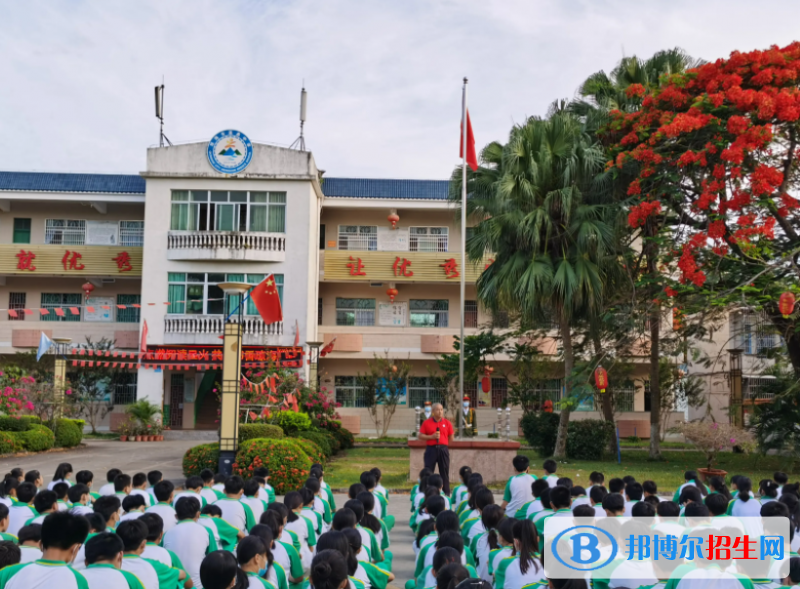 瓊海市嘉積第二中學(xué)地址在哪里，哪個(gè)地區(qū)，哪個(gè)城市